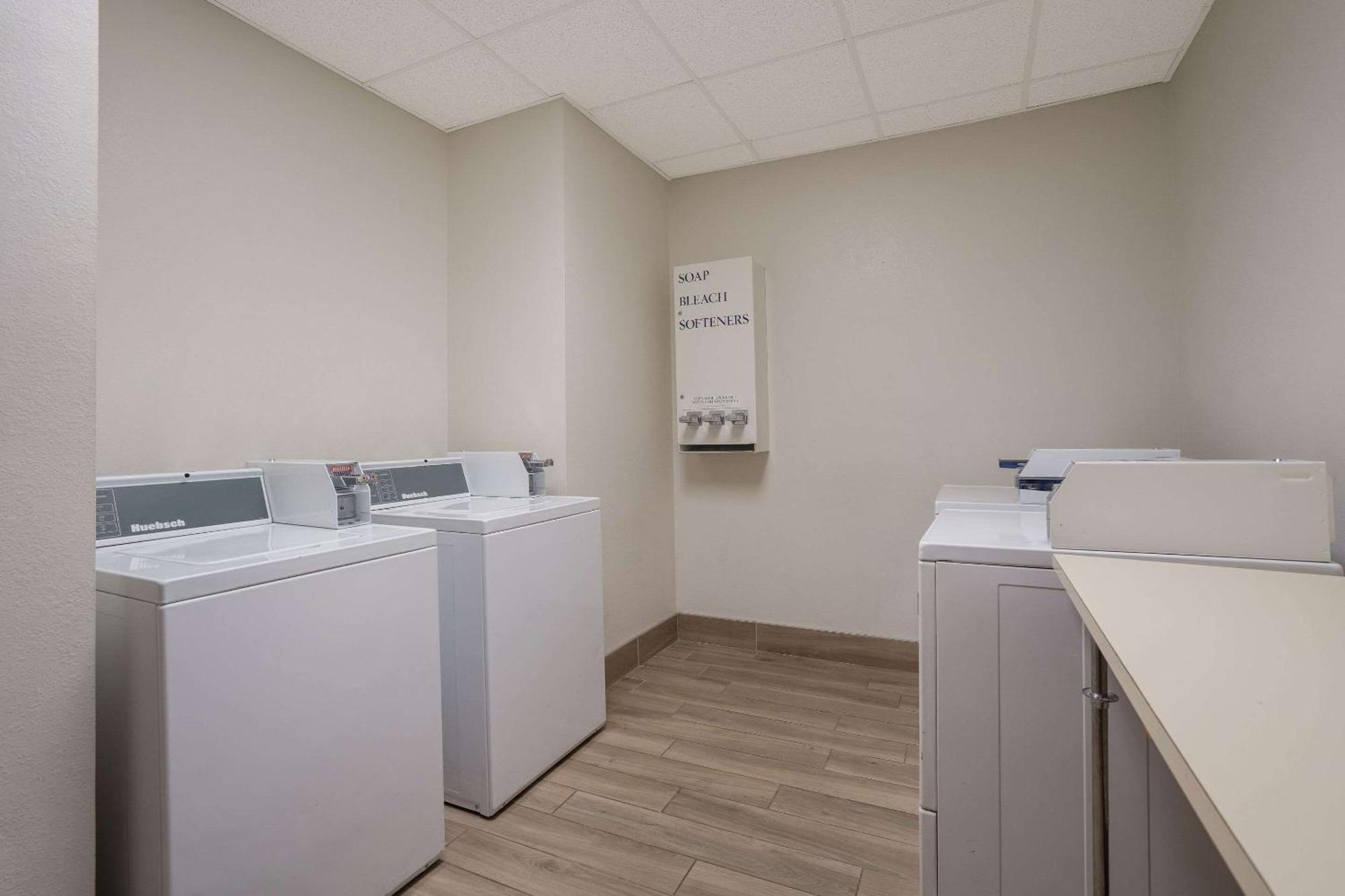 Mainstay Suites Wilmington - University Area Zewnętrze zdjęcie