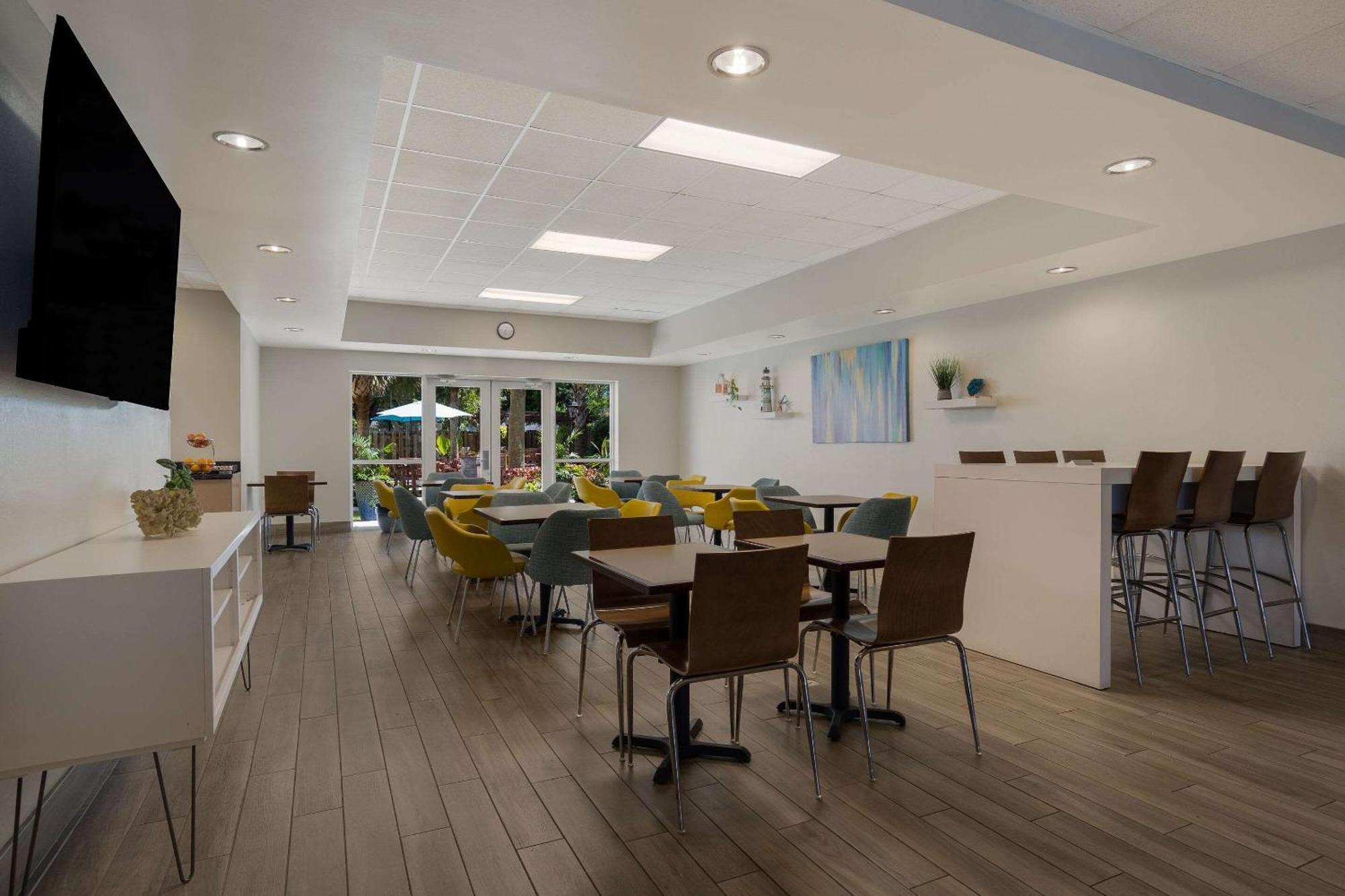 Mainstay Suites Wilmington - University Area Zewnętrze zdjęcie