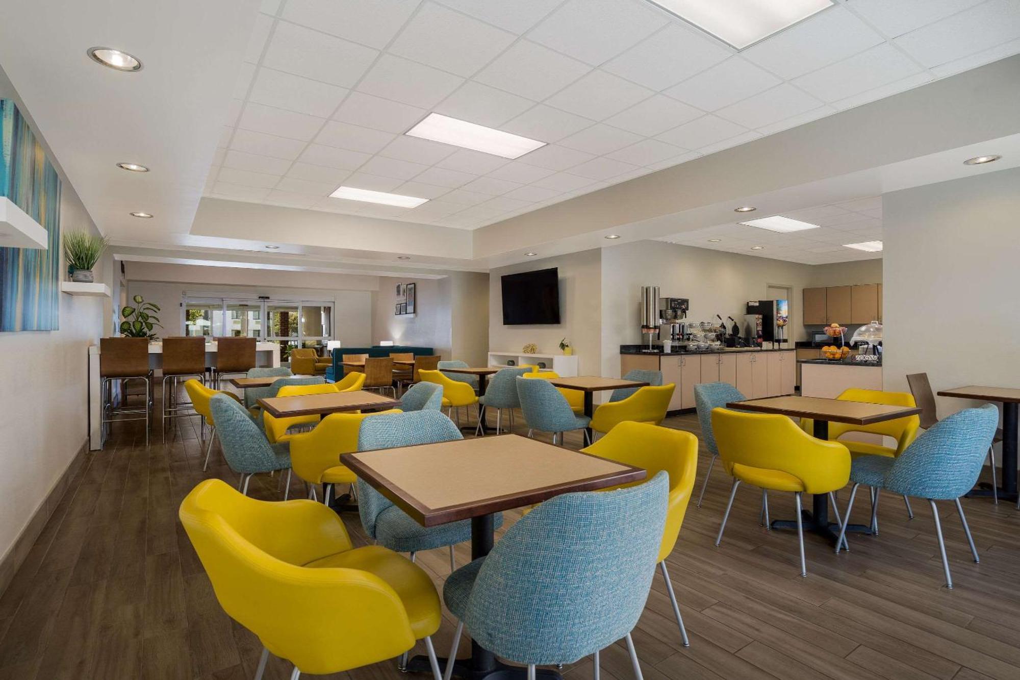 Mainstay Suites Wilmington - University Area Zewnętrze zdjęcie
